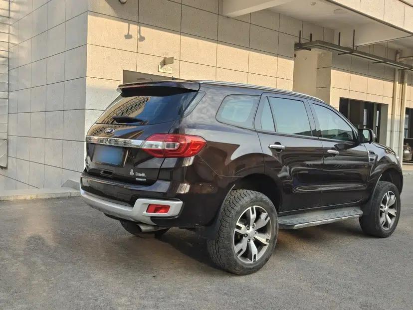 Ford Everest 2016 2.0T Gasoline Automatic 4x4 Flagship Edition — миниатюра 6