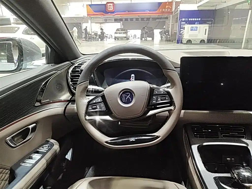 Han 2022 DM-i 121KM Premium Edition — миниатюра 11