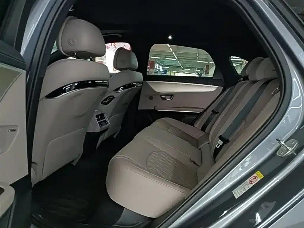 Han 2025 DM-i 125KM Premium Edition — миниатюра 17