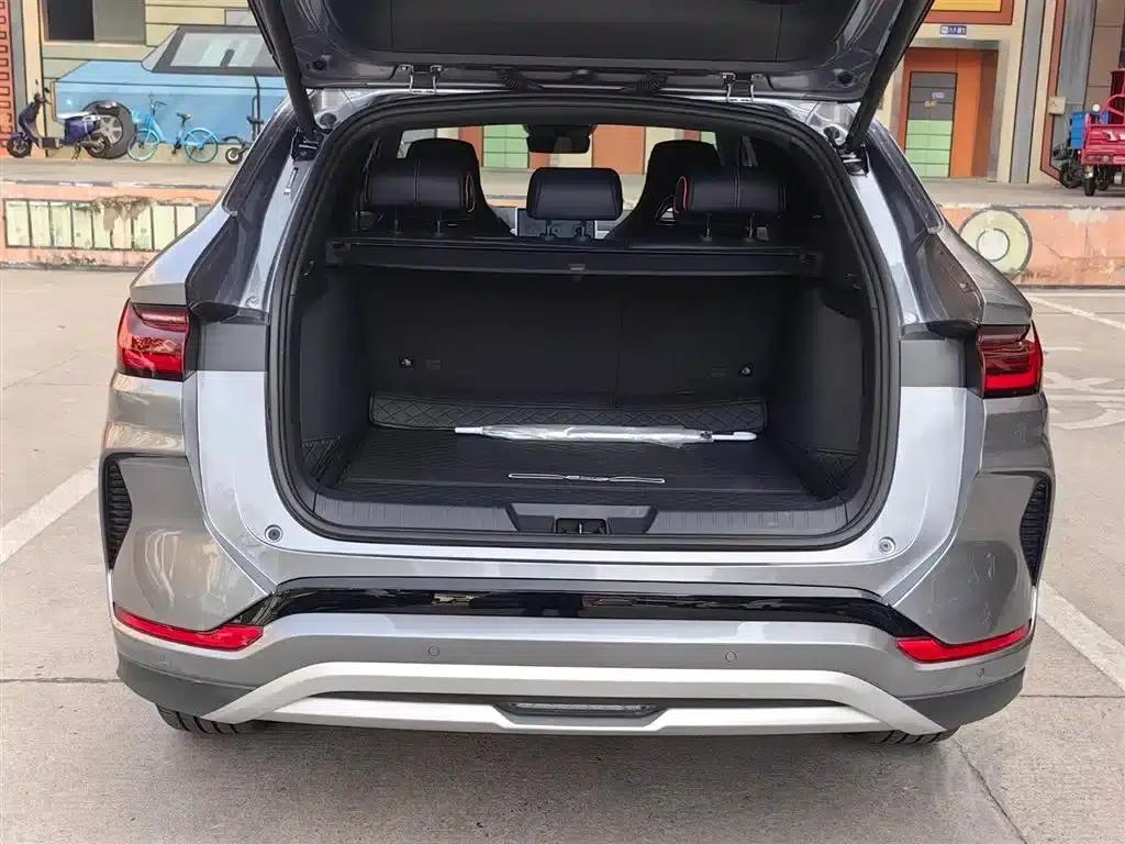 Song PLUS New Energy 2024 Glory Edition EV 520km Premium Model — миниатюра 18