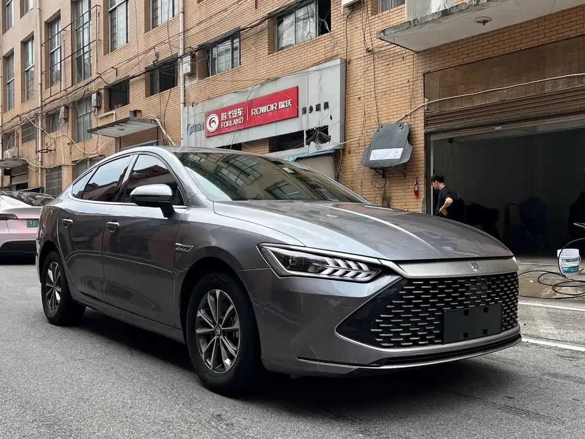 Qin PLUS 2023 Champion Edition DM-i 55KM Leading Model — миниатюра 2