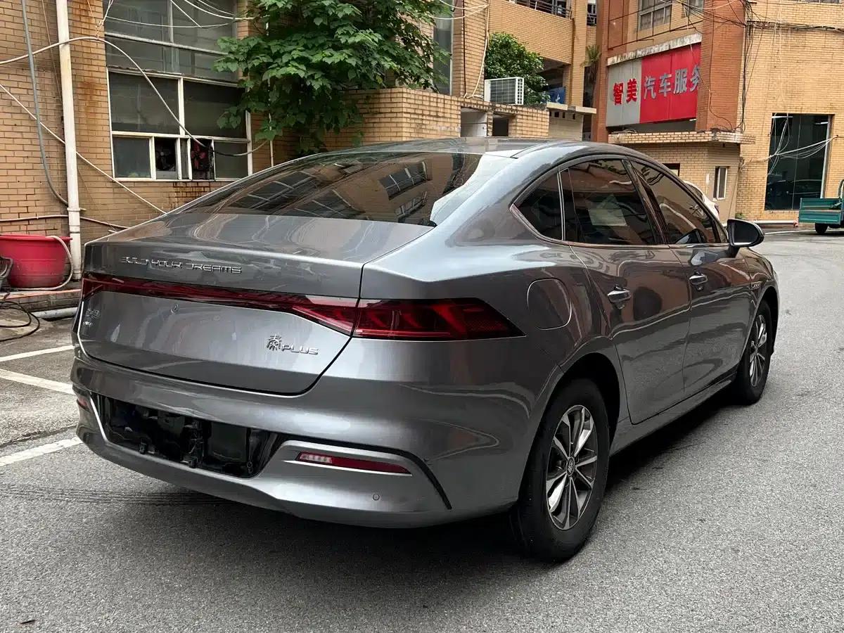 Qin PLUS 2023 Champion Edition DM-i 55KM Leading Model — миниатюра 4
