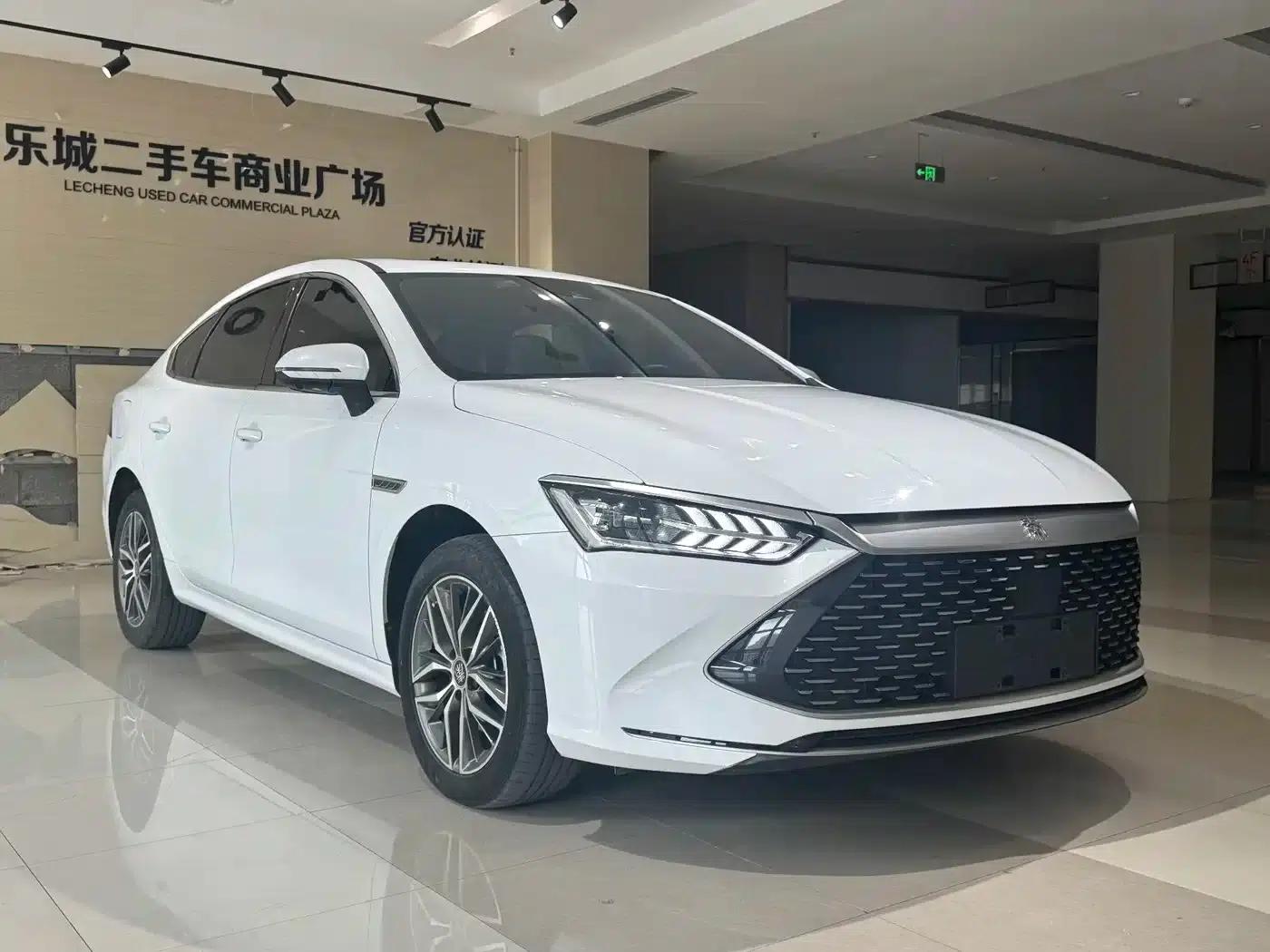 Qin PLUS 2024 Glory Edition DM-i 120KM Excellent Model — миниатюра 2