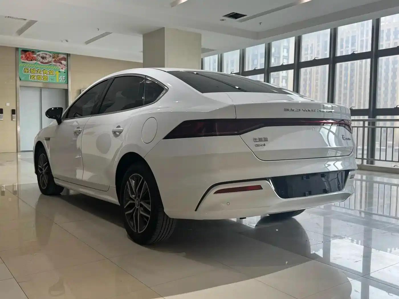Qin PLUS 2024 Glory Edition DM-i 120KM Excellent Model — миниатюра 3