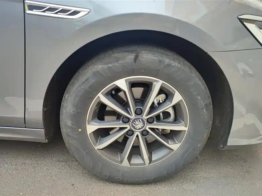 Qin PLUS 2024 Glory Edition DM-i 55KM Leading Model — миниатюра 6