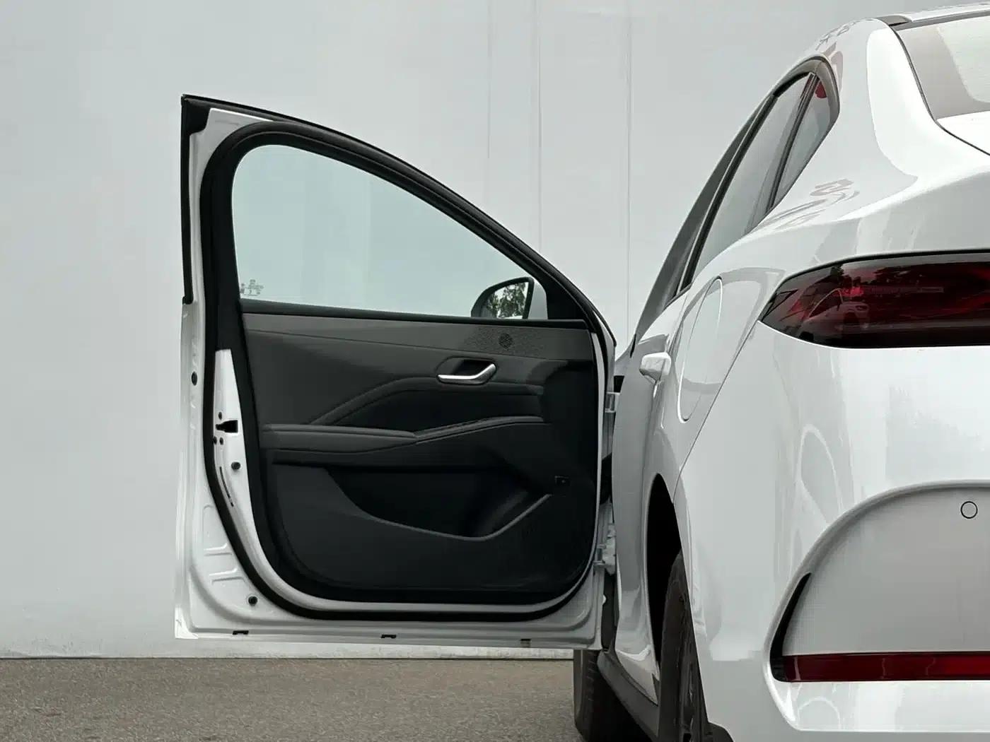 Qin PLUS 2025 DM-i Intelligent Driving Edition 55KM Leading Model — миниатюра 15