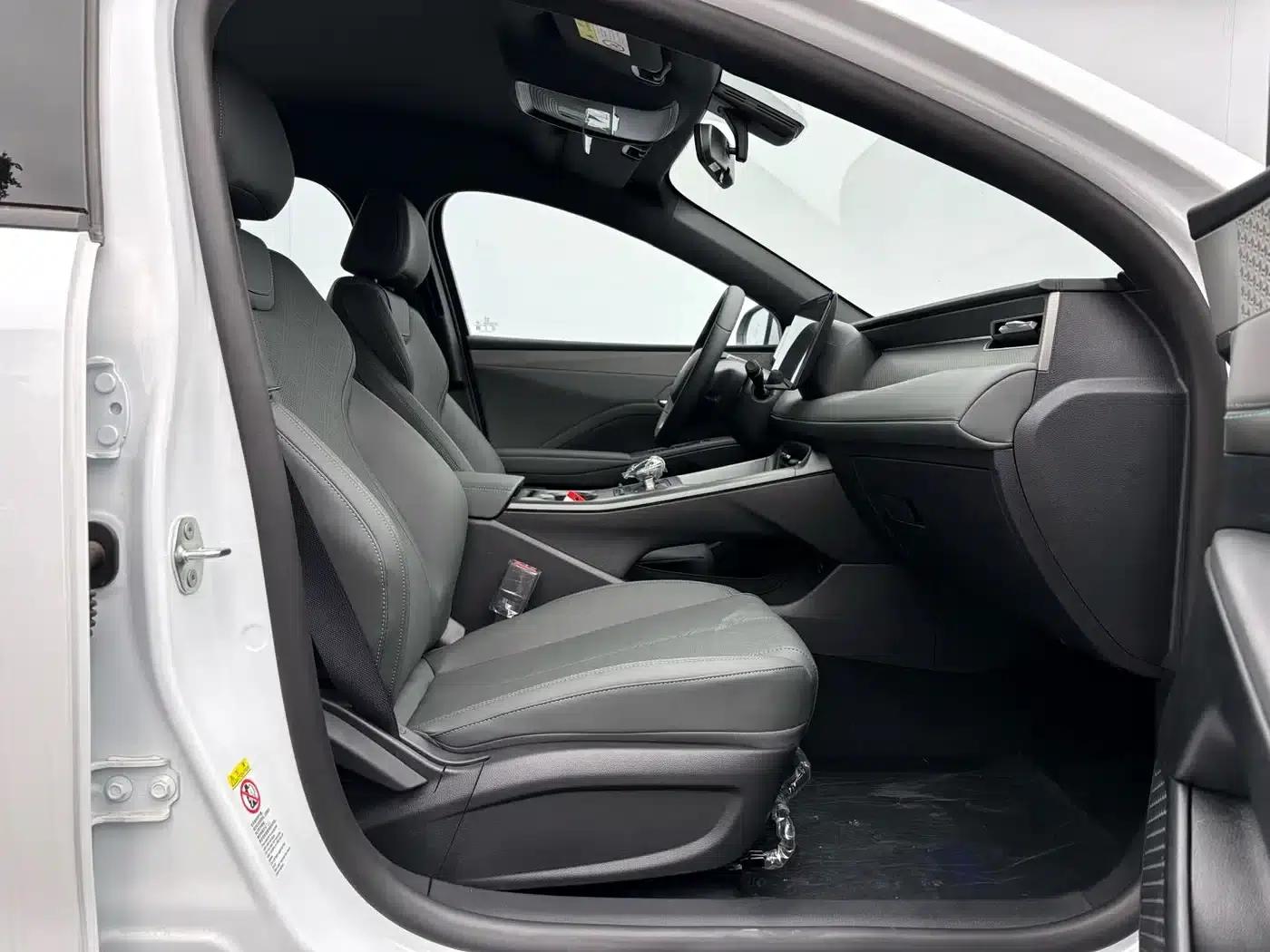 Qin PLUS 2025 DM-i Intelligent Driving Edition 55KM Leading Model — миниатюра 17