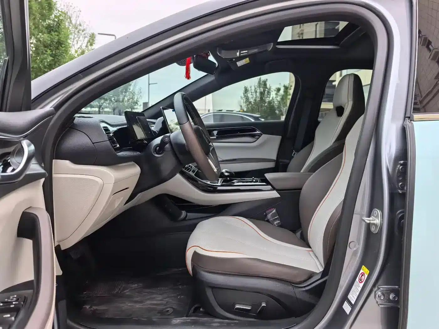 Qin PLUS 2023 Champion Edition DM-i 120KM Excellent Model — миниатюра 4