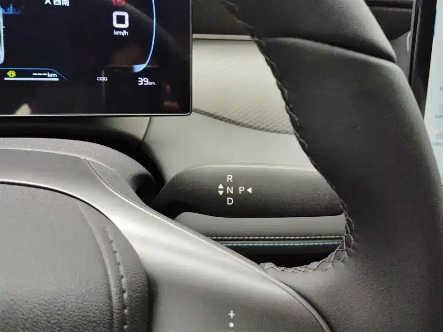 Qin PLUS 2025 DM-i Smart Driving Edition 128KM Progressive Model — миниатюра 16