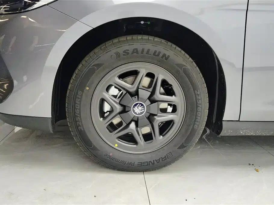 Qin PLUS 2025 DM-i Smart Driving Edition 128KM Progressive Model — миниатюра 6