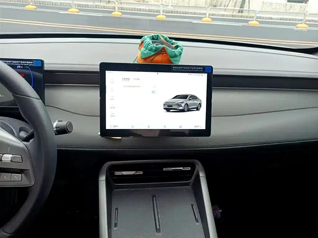 Qin PLUS 2025 DM-i Intelligent Driving Edition 55KM Leading Model — миниатюра 13