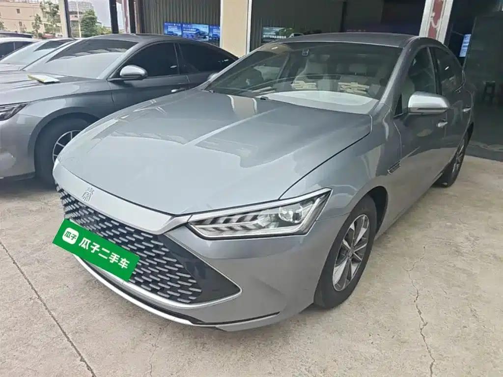 Qin PLUS 2024 Glory Edition DM-i 55KM Leading Model — миниатюра 2