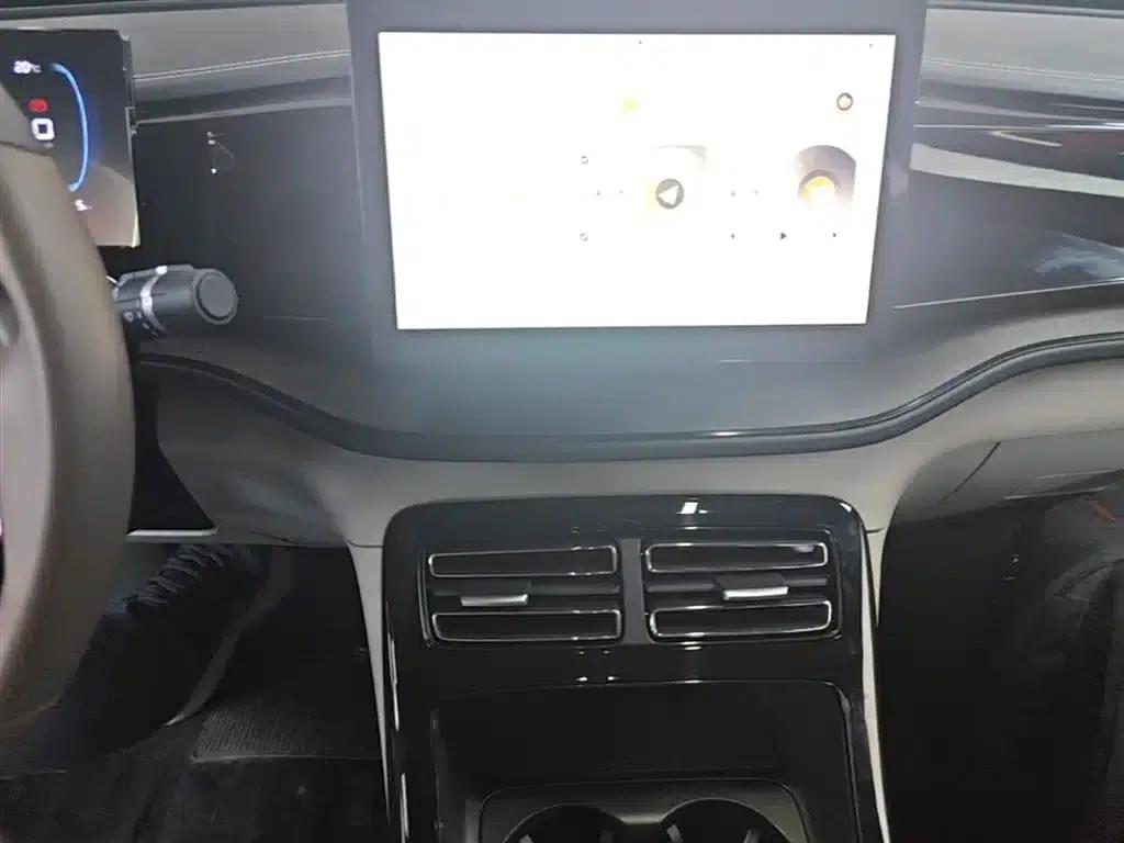 Qin PLUS 2023 Champion Edition DM-i 55KM Leading Model — миниатюра 13