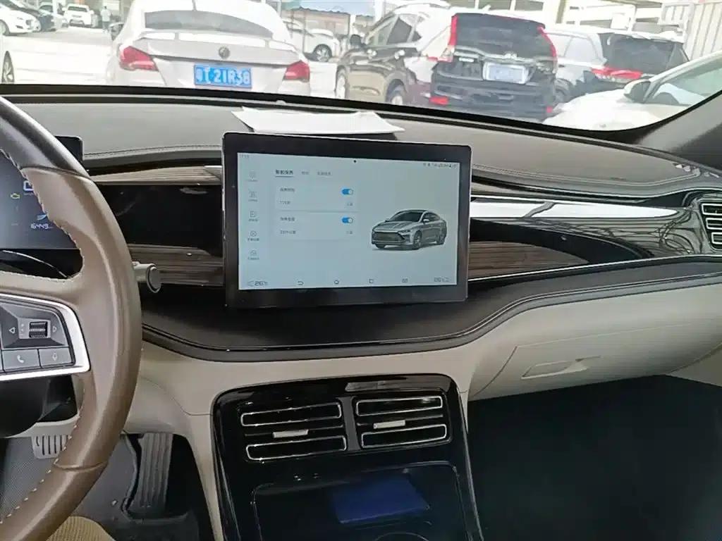 Qin PLUS 2024 Glory Edition DM-i 55KM Leading Model — миниатюра 13
