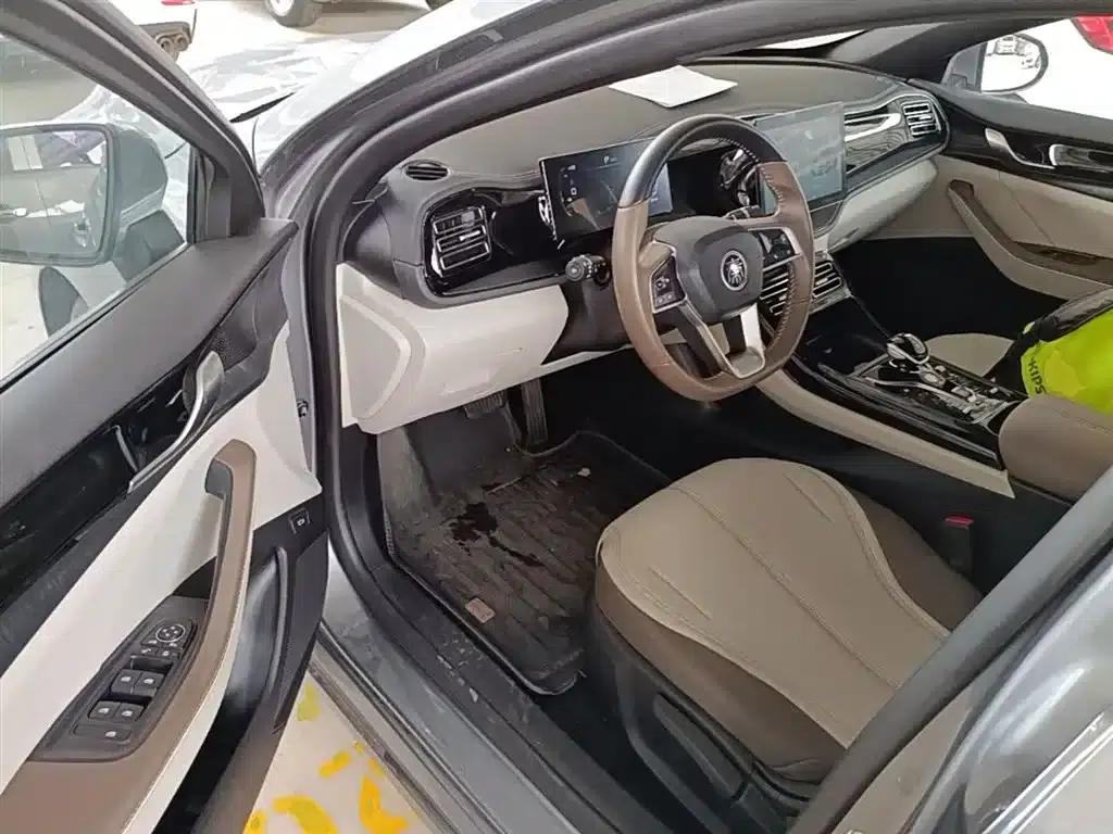 Qin PLUS 2024 Glory Edition DM-i 55KM Leading Model — миниатюра 16