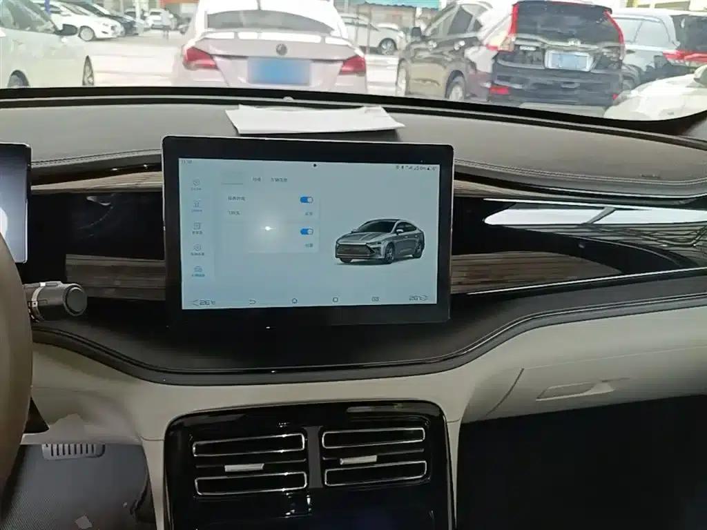 Qin PLUS 2024 Glory Edition DM-i 55KM Leading Model — миниатюра 10