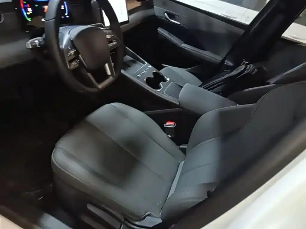 Qin PLUS 2025 DM-i Smart Driving Edition 128KM Progressive Model — миниатюра 15