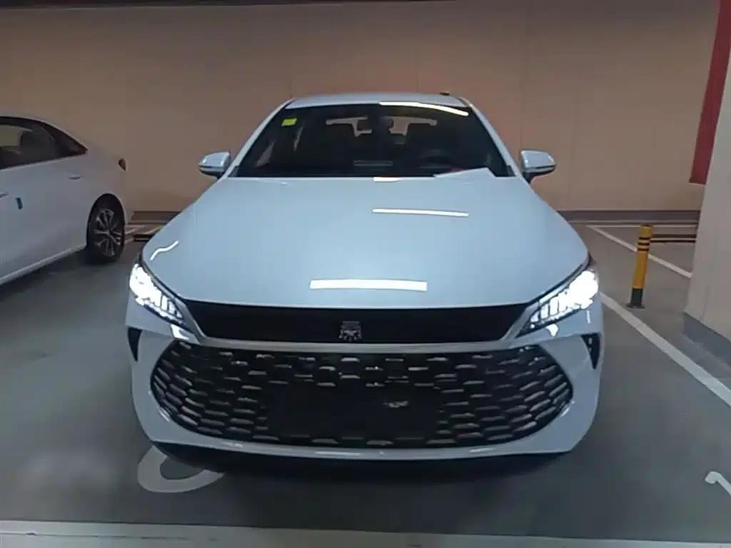 Qin PLUS 2025 DM-i Smart Driving Edition 128KM Progressive Model — миниатюра 3