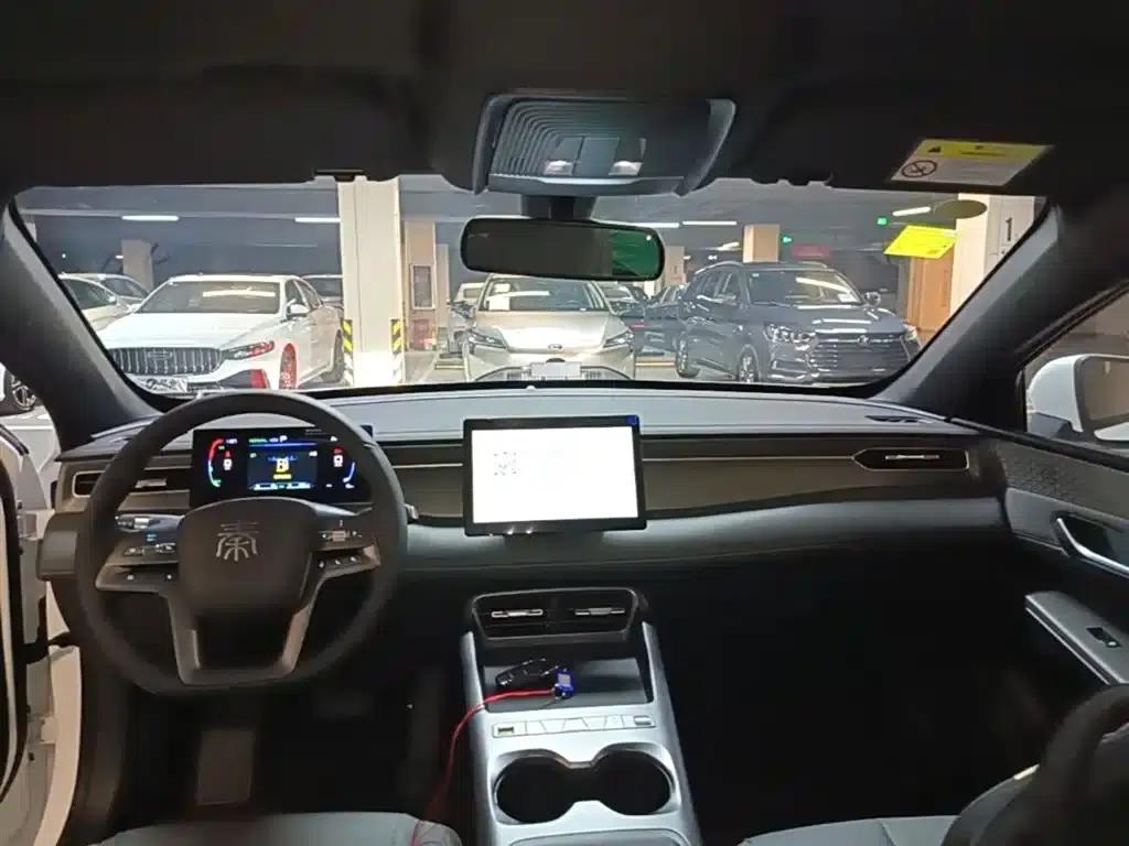 Qin PLUS 2025 DM-i Smart Driving Edition 128KM Progressive Model — миниатюра 10