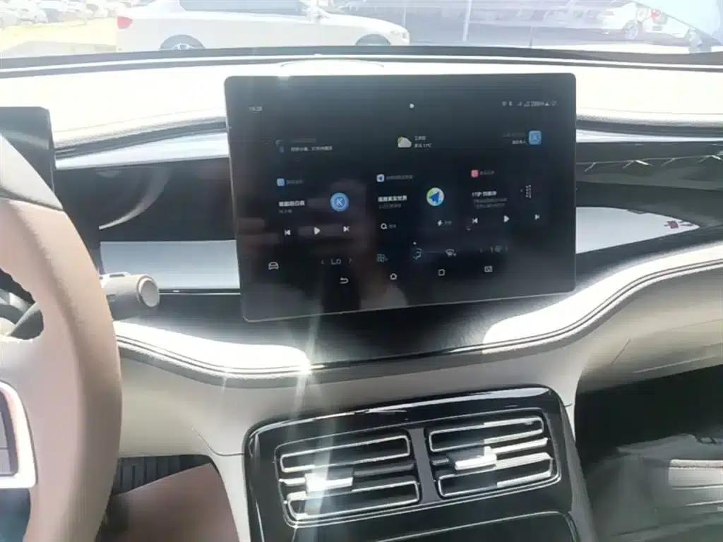 Qin PLUS 2024 Glory Edition DM-i 55KM Leading Model — миниатюра 13