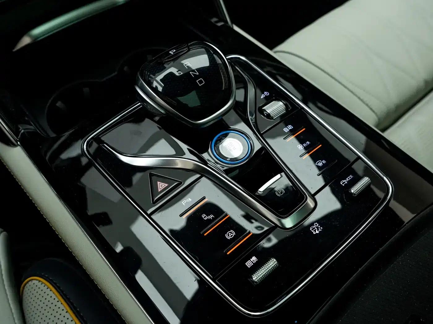 Tang New Energy 2022 EV 730KM Premium Edition — миниатюра 15