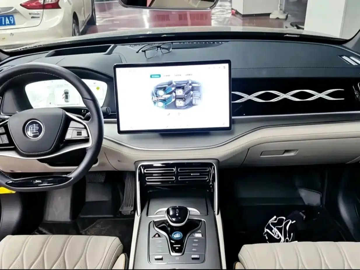 Tang New Energy 2024 EV Glory Edition 730KM Premium Model — миниатюра 3