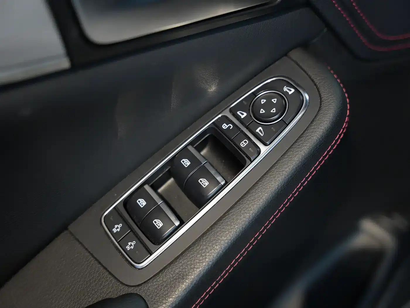 Tang New Energy 2018 DM 2.0T All-Wheel Drive Intelligent Connectivity Enjoyment Edition 7-Seater National V Emission Standard — миниатюра 14