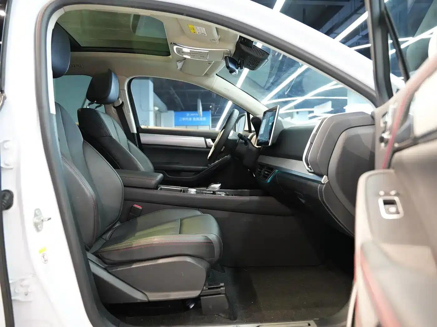 Tang New Energy 2018 DM 2.0T All-Wheel Drive Intelligent Connectivity Enjoyment Edition 7-Seater National V Emission Standard — миниатюра 17