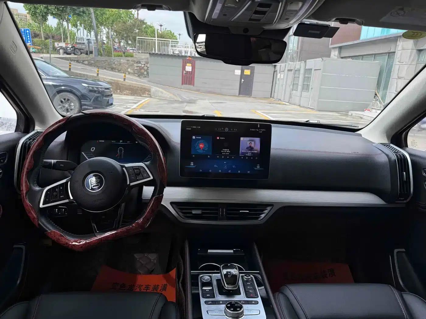 Tang New Energy 2018 DM 2.0T All-Wheel Drive Intelligent Connectivity Enjoyment Edition 7-Seater National V Emission Standard — миниатюра 4