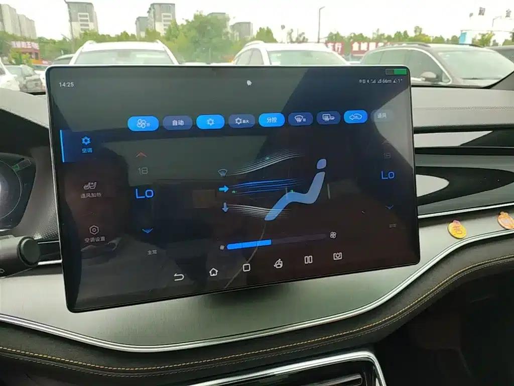 Tang New Energy 2023 DM-i Champion Edition 112KM Deluxe Model — миниатюра 13