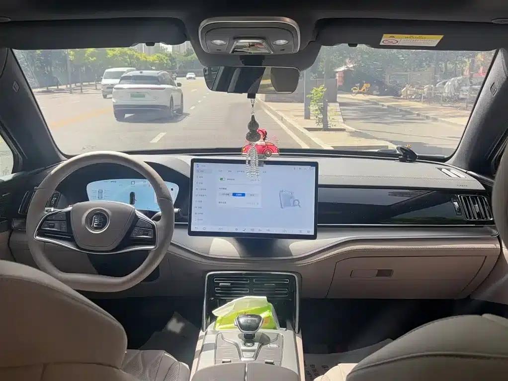 Tang New Energy 2025 Smart Driving Edition DM-i 115KM Premium Model — миниатюра 13