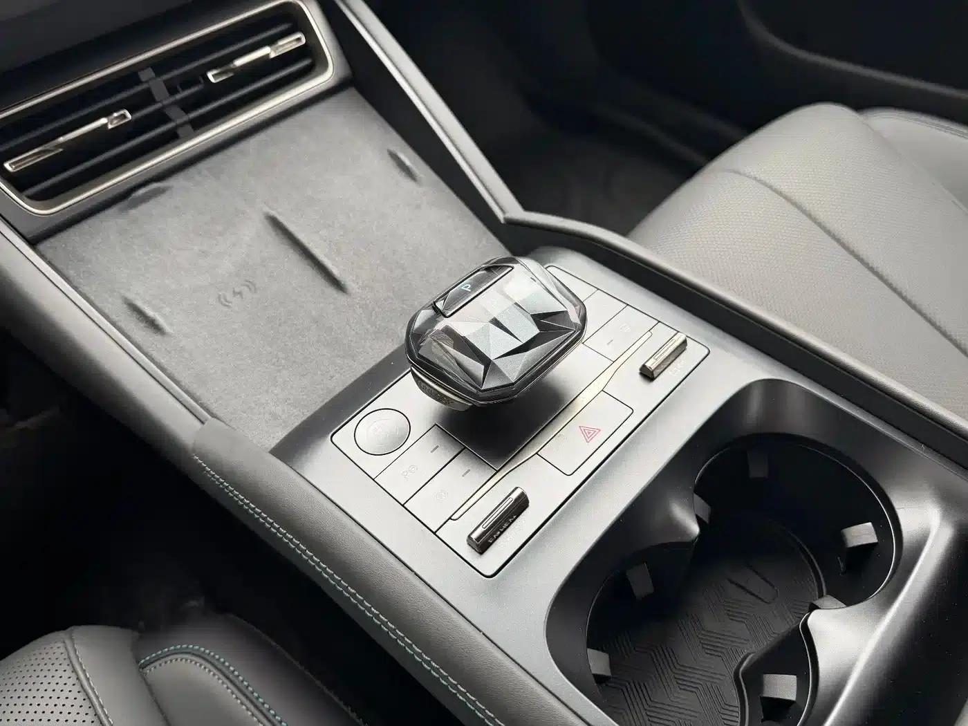 Qin L 2025 DM-i Intelligent Driving Edition 120KM Superior Model — миниатюра 11