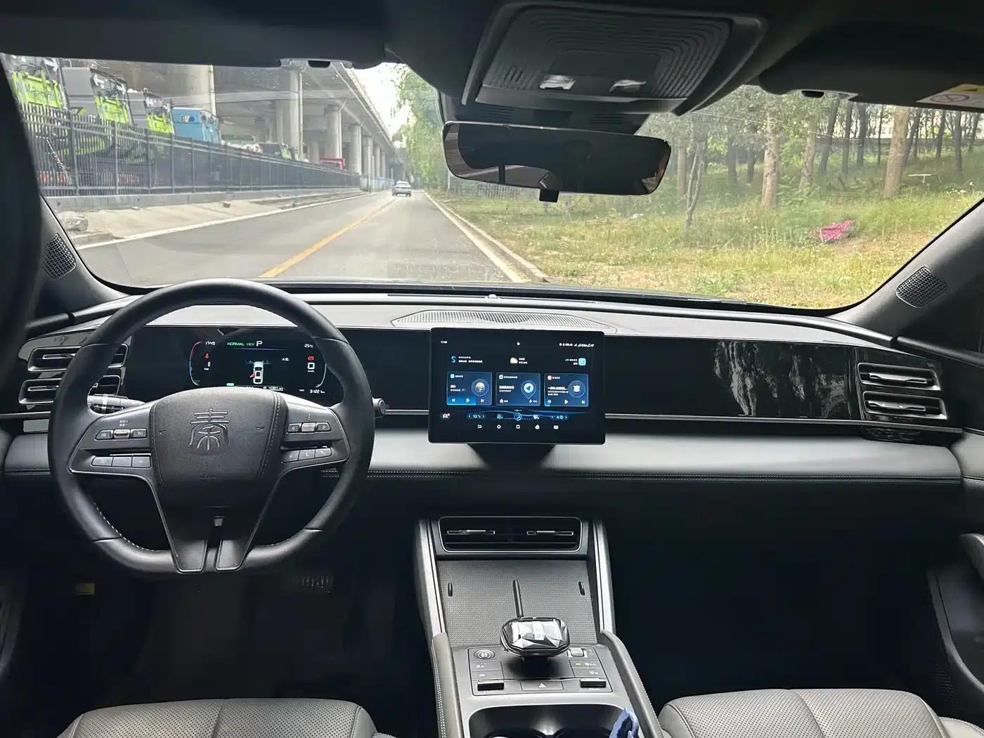 Qin L 2024 DM-i 80KM Leading Edition — миниатюра 9