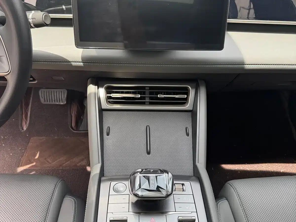 Qin L 2024 DM-i 120KM Leading Edition — миниатюра 12