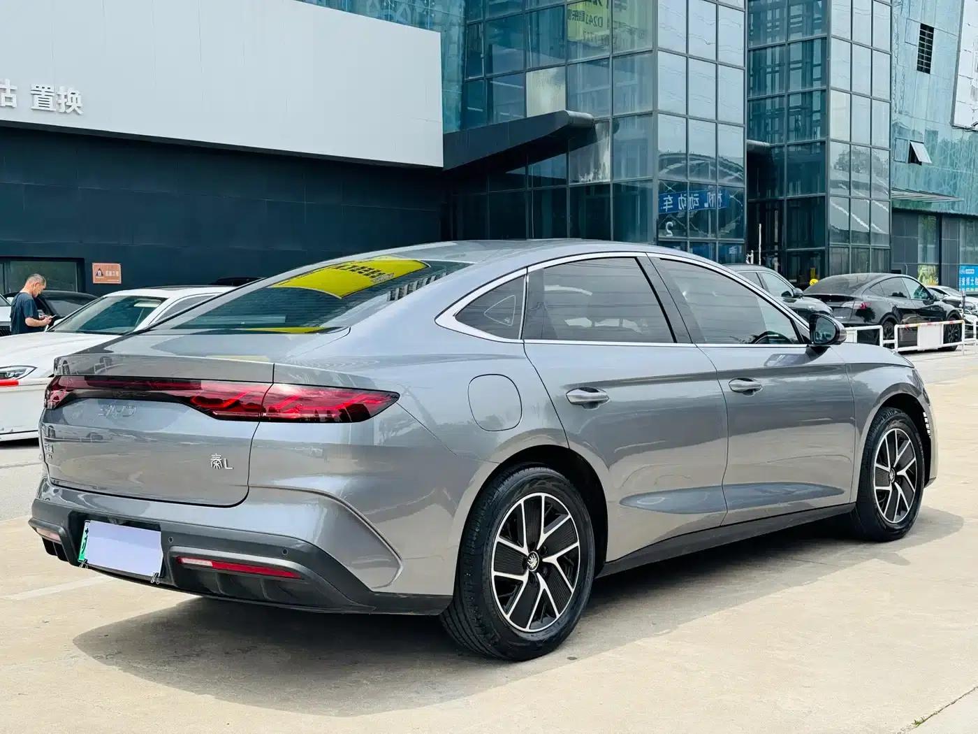 Qin L 2024 DM-i 120KM Leading Edition — миниатюра 14