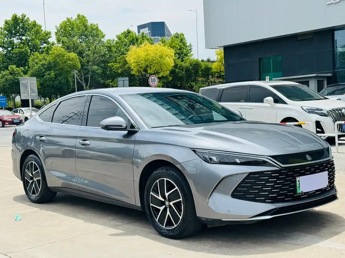 Qin L 2024 DM-i 120KM Leading Edition — миниатюра 3