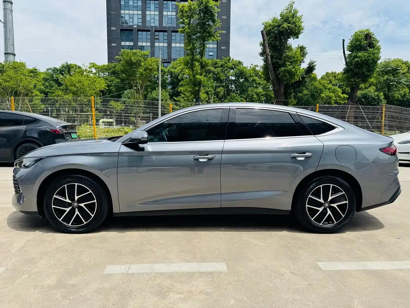 Qin L 2024 DM-i 120KM Leading Edition — миниатюра 9