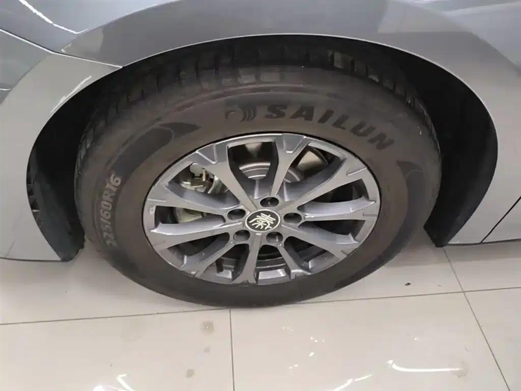 Qin L 2024 DM-i 80KM Leading Edition — миниатюра 23