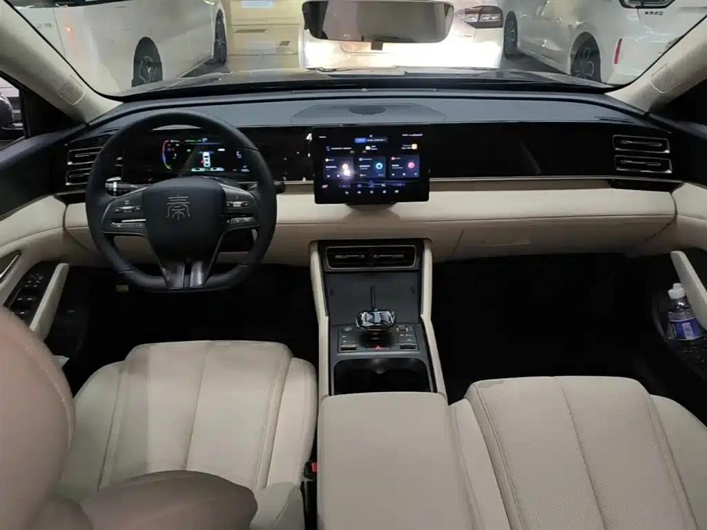 Qin L 2024 DM-i 80KM Leading Edition — миниатюра 10