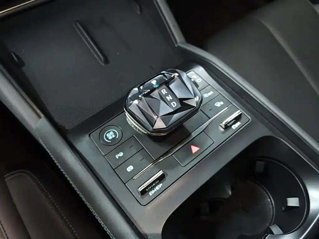 Qin L 2025 DM-i Intelligent Driving Edition 120KM Leading Model — миниатюра 14