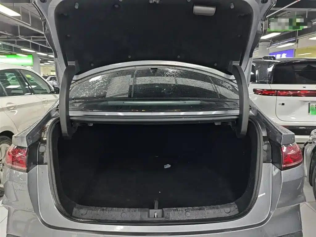 Qin L 2025 DM-i Intelligent Driving Edition 120KM Leading Model — миниатюра 19