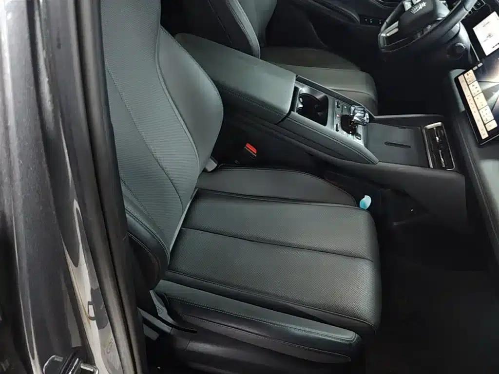Qin L 2025 DM-i Intelligent Driving Edition 120KM Leading Model — миниатюра 25
