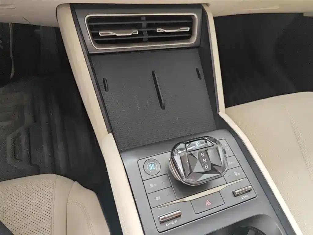Qin L 2024 DM-i 80KM Leading Edition — миниатюра 14