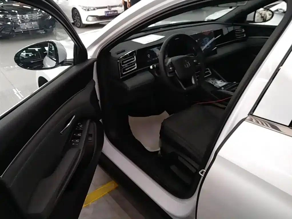 Qin L 2026 DM-i 128KM Progressive Edition — миниатюра 15