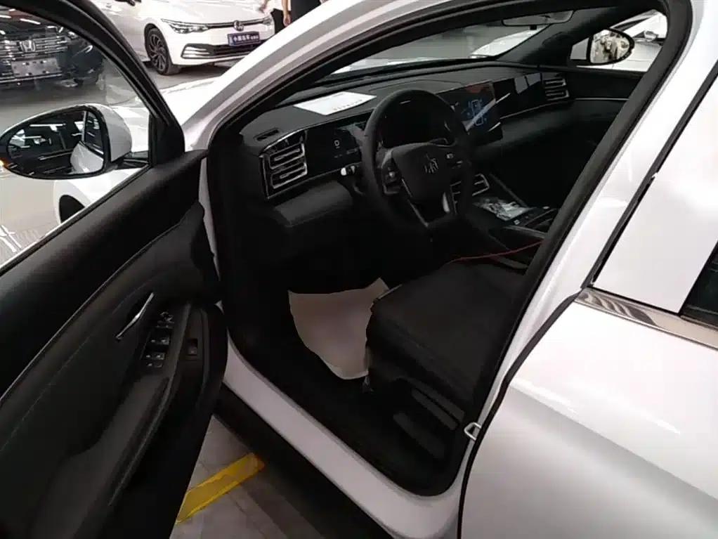 Qin L 2026 DM-i 128KM Progressive Edition — миниатюра 16