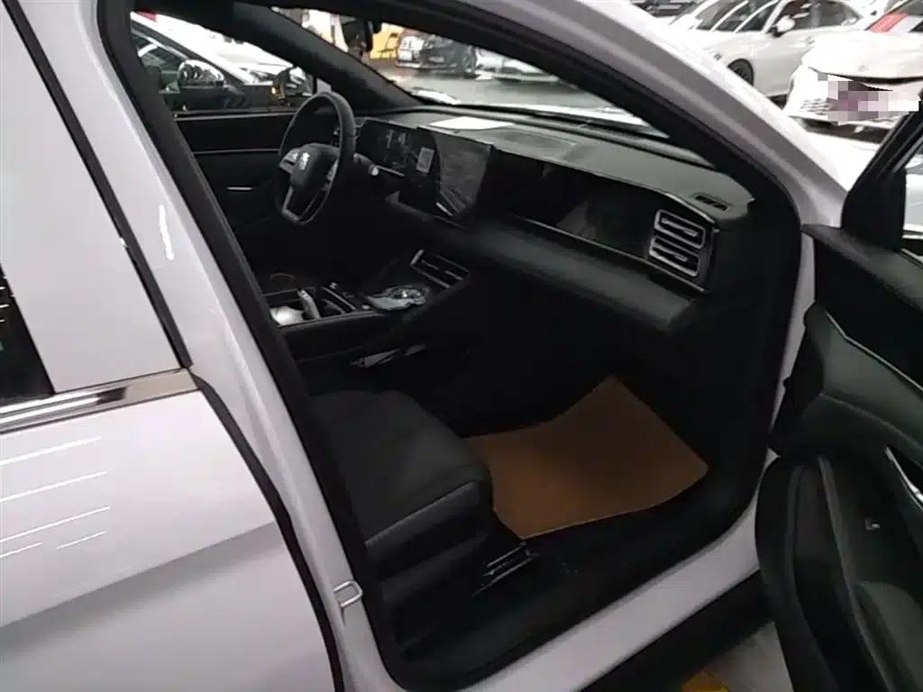 Qin L 2026 DM-i 128KM Progressive Edition — миниатюра 25