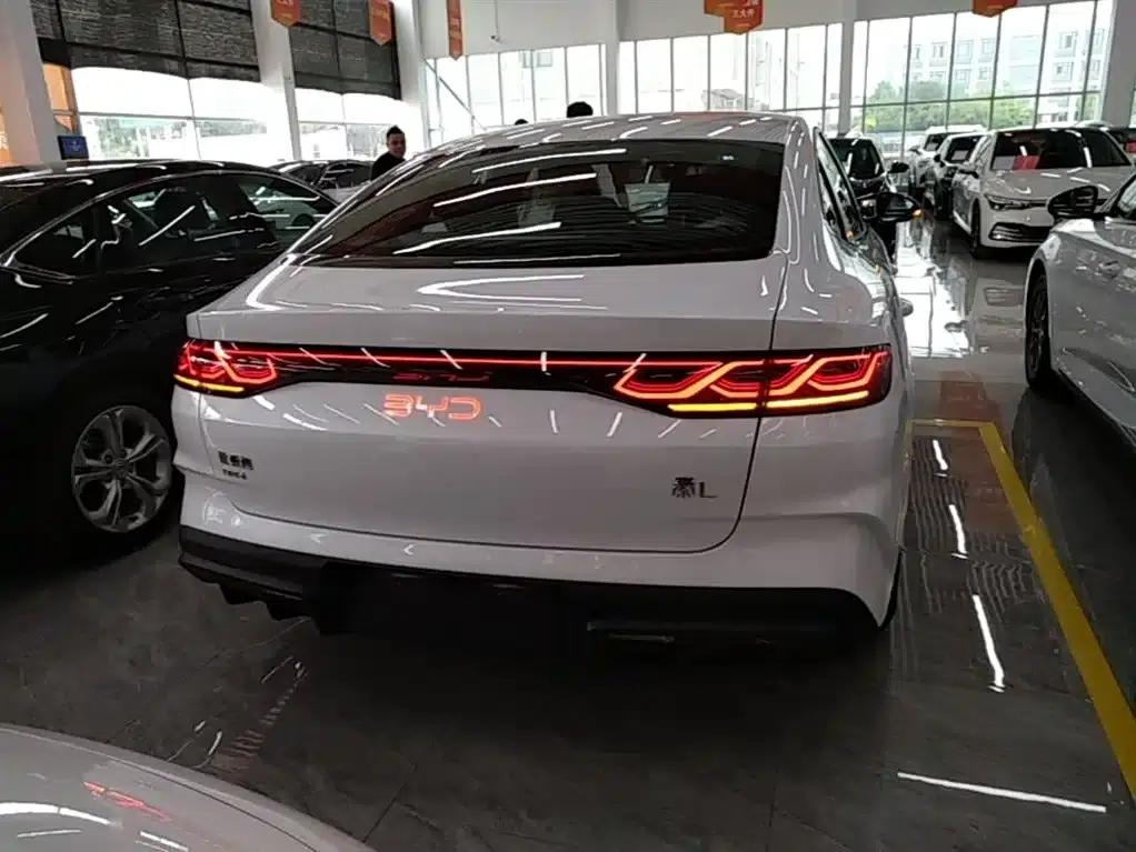 Qin L 2026 DM-i 128KM Progressive Edition — миниатюра 6
