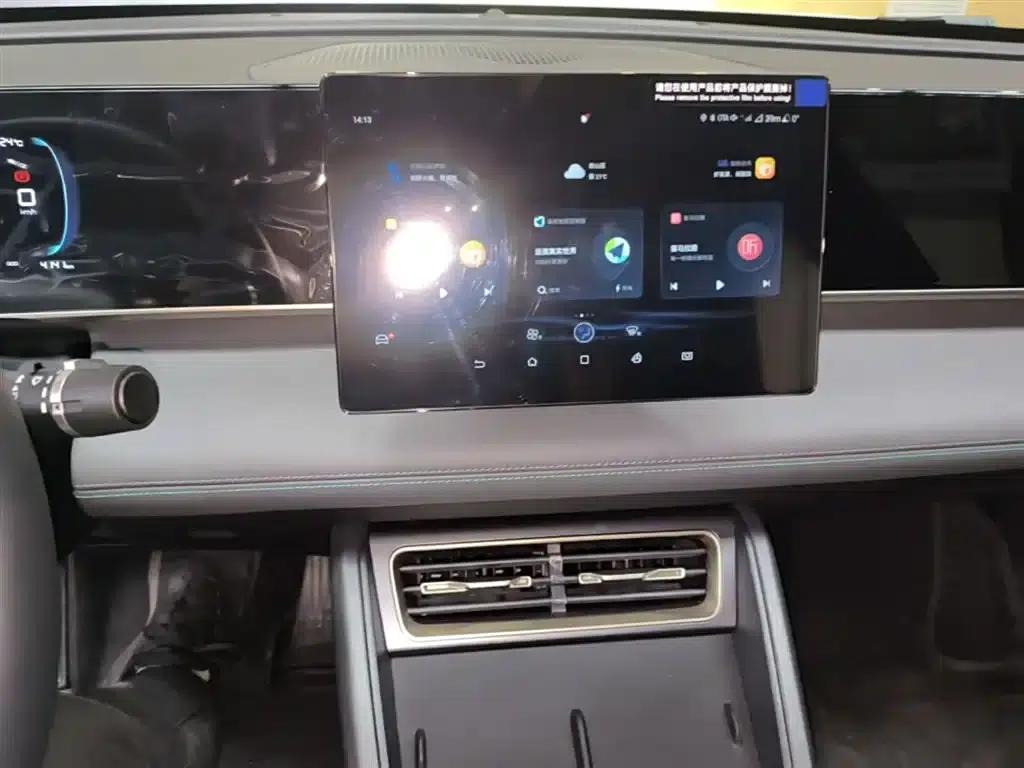Qin L 2024 DM-i 80KM Leading Edition — миниатюра 13