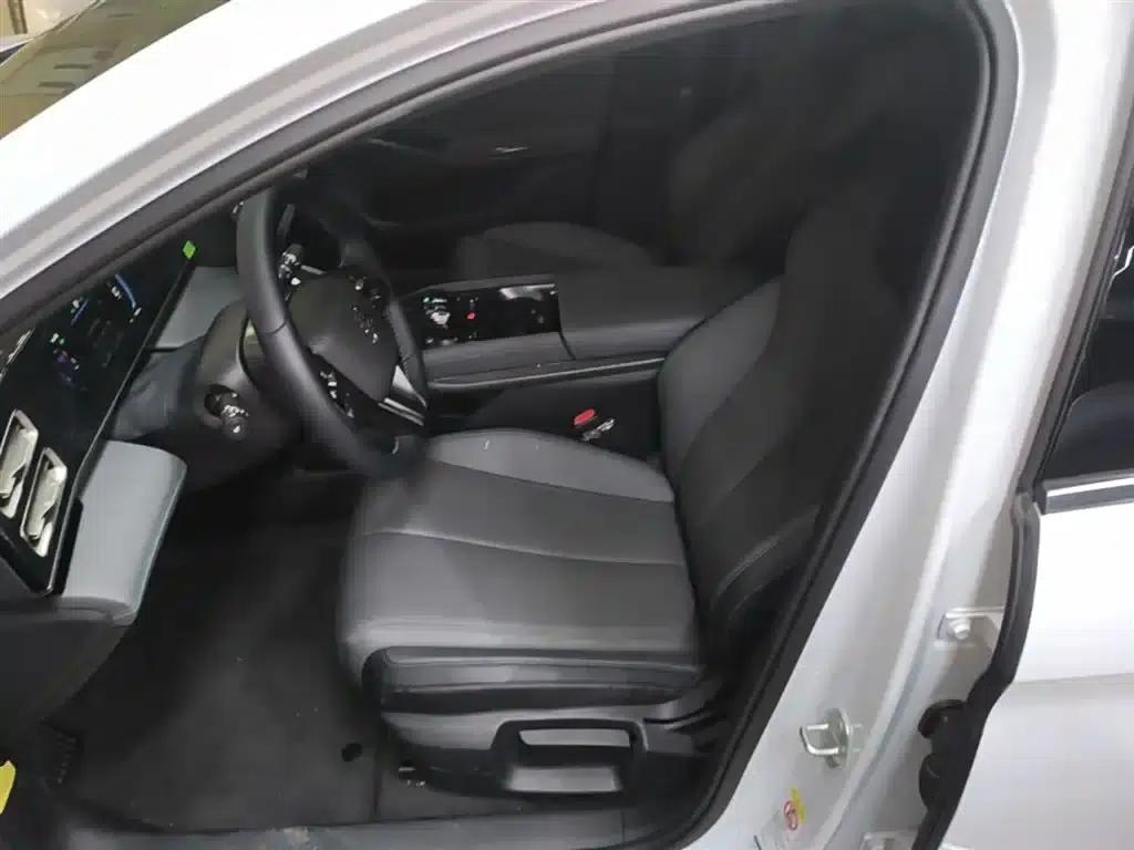 Qin L 2024 DM-i 80KM Leading Edition — миниатюра 15