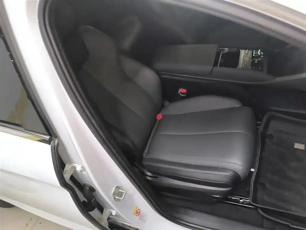Qin L 2024 DM-i 80KM Leading Edition — миниатюра 25